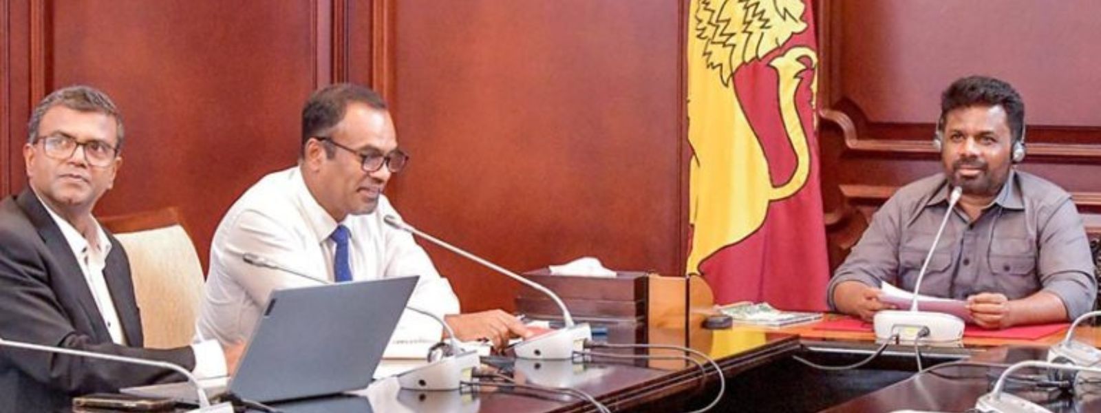 President holds discussion with WB Group President